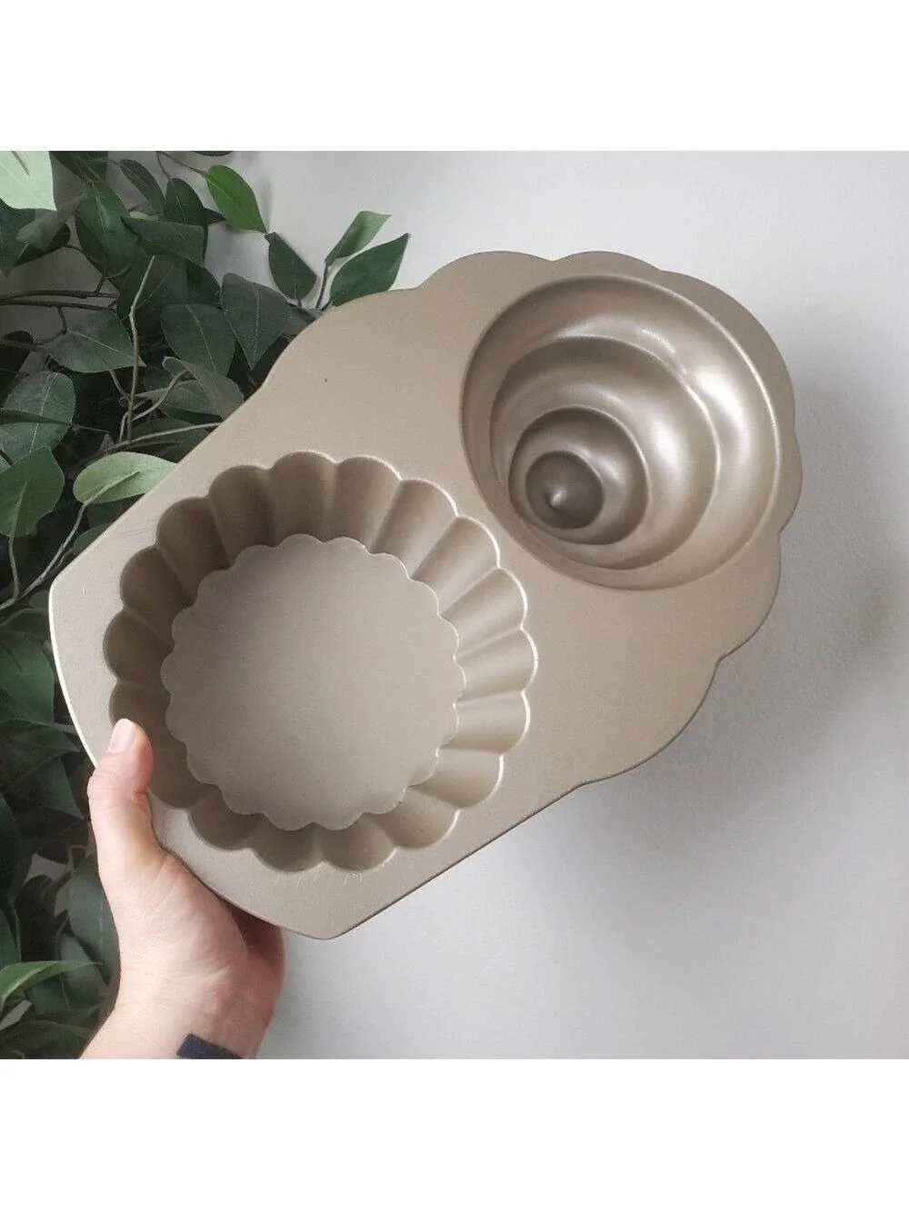 Nordic Ware Cupcake Cake Pan 3D Oversized Large 10 Cup